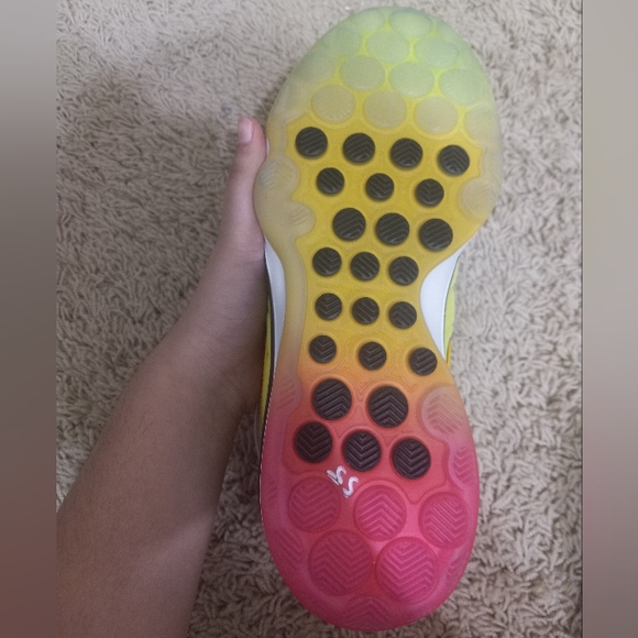 Nike G.T. Hustle 2 Basketball Shoes - Picture 3 of 7